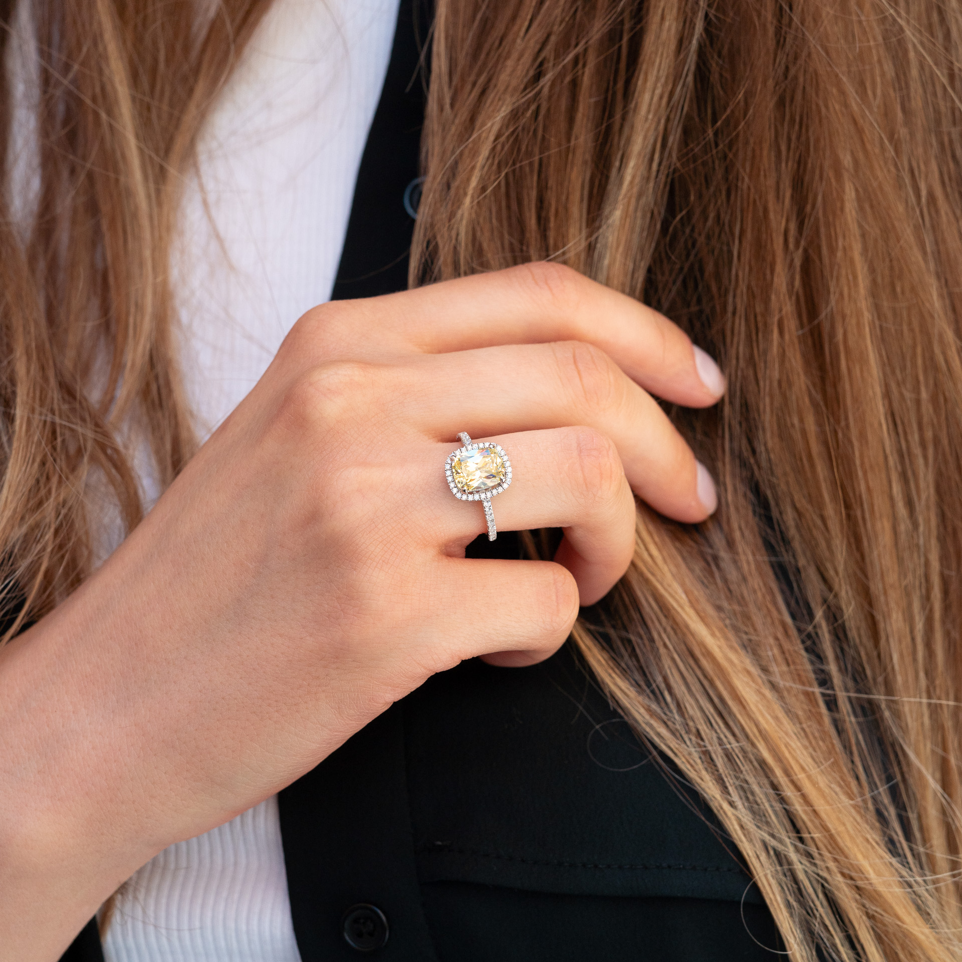 Anello Cuscino Diamante Fancy Giallo A