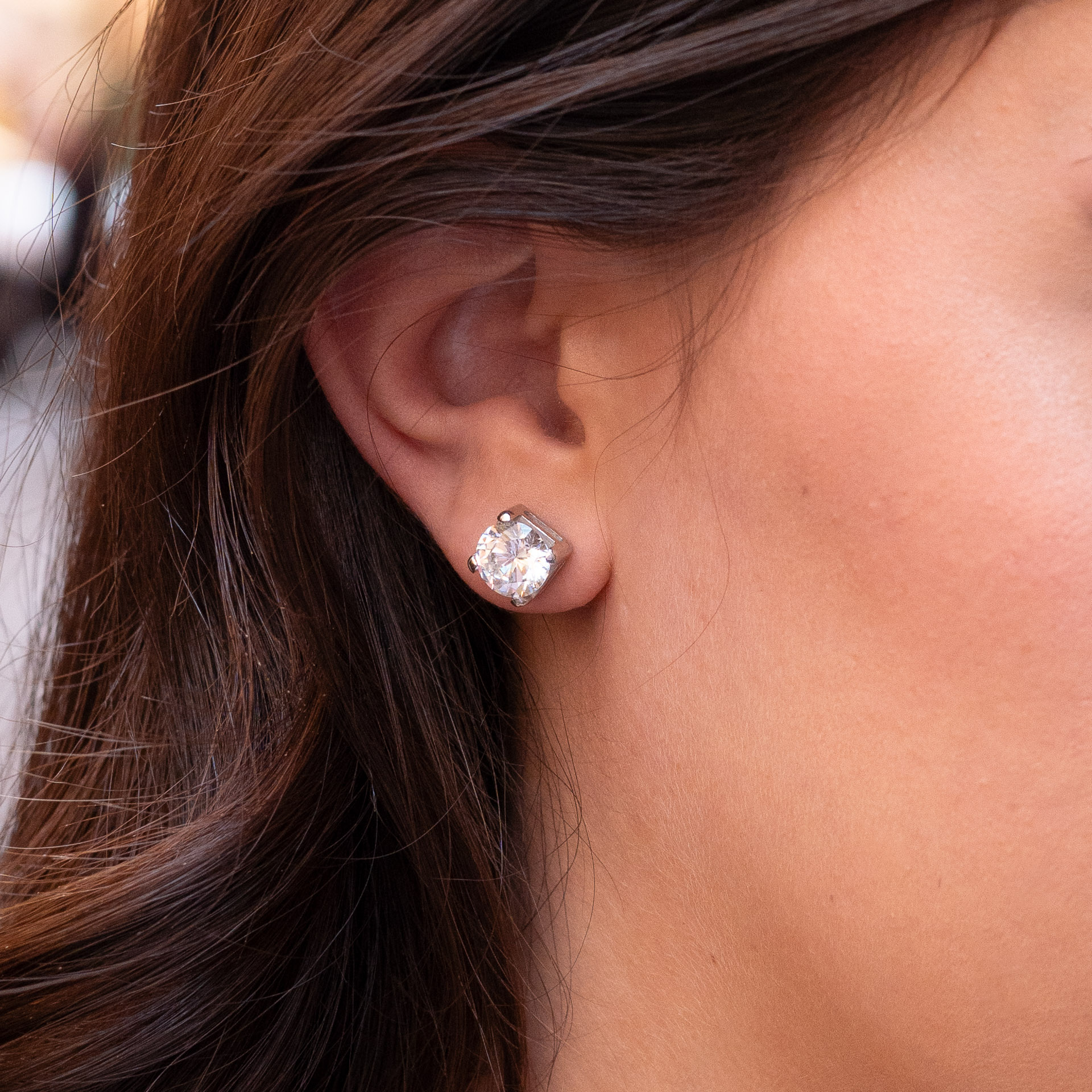 Orecchino Punto Luce 4 carati A