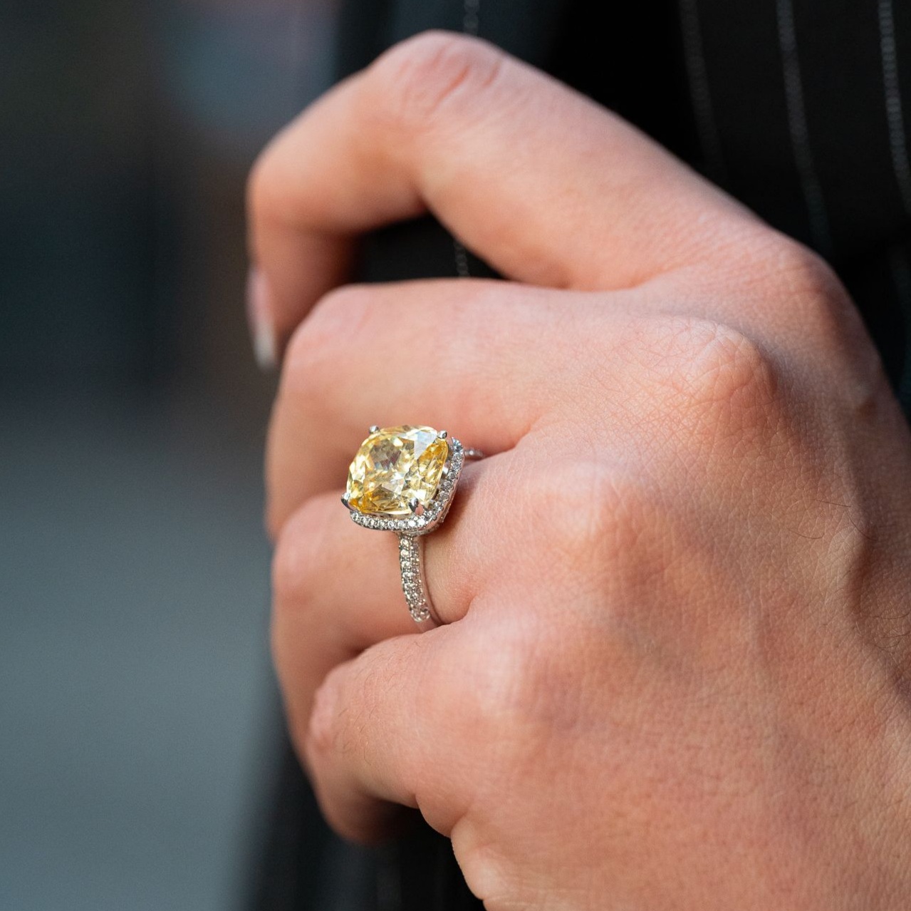 Anello Cuscino Diamante Fancy Giallo B