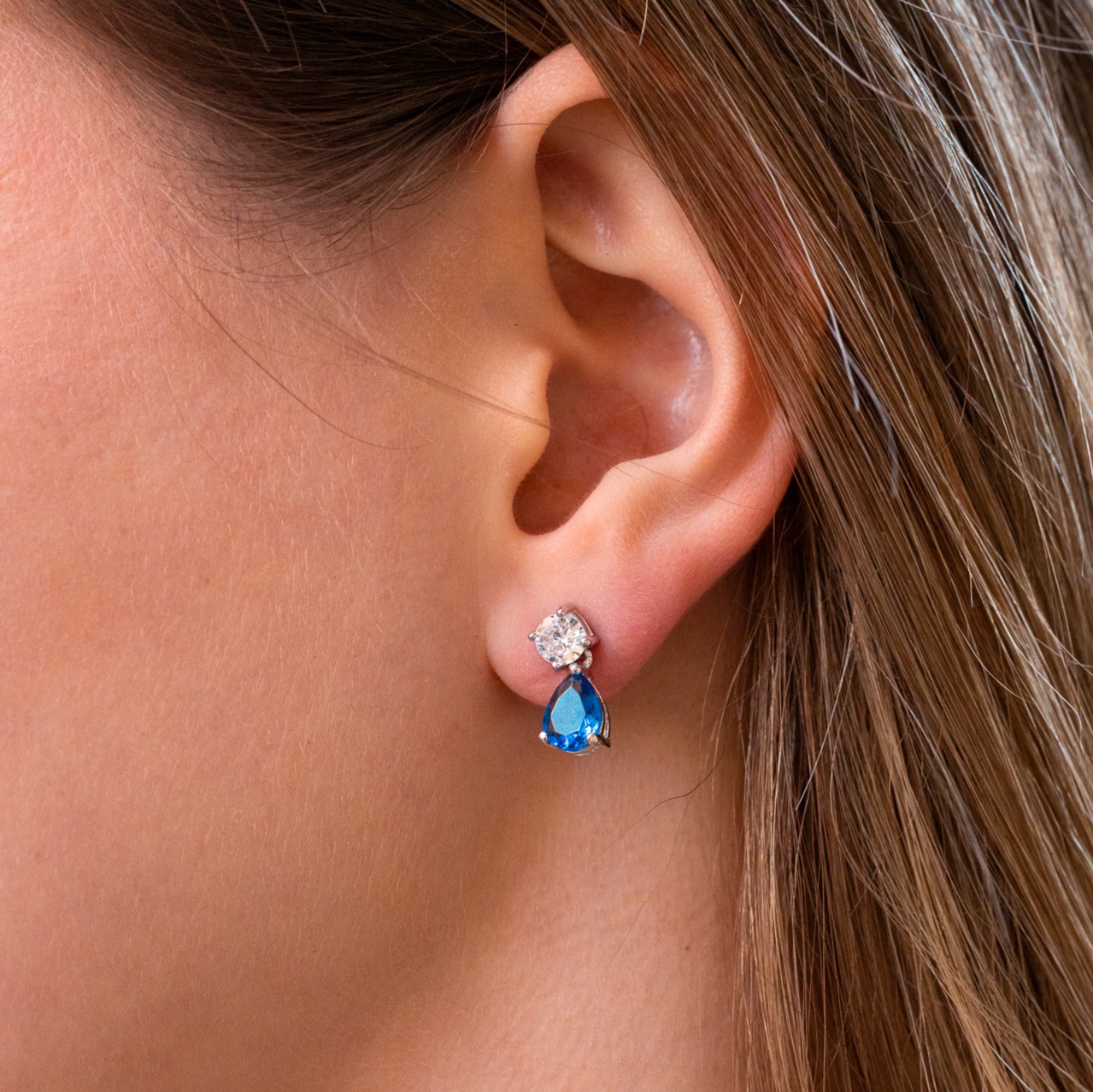 Orecchino Pendente Diamante e Goccia Zaffiro 1 Carato A